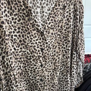 NWOT button from tie bottom tunic shirt animal print 6 X torrid